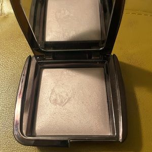 Hourglass Ambient Lighting Powder in Mood Light